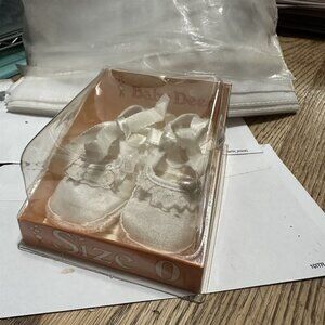 Vintage BABY DEER WHITE SHOES Size 0 In Box Lace Ribbon Ties Macy's